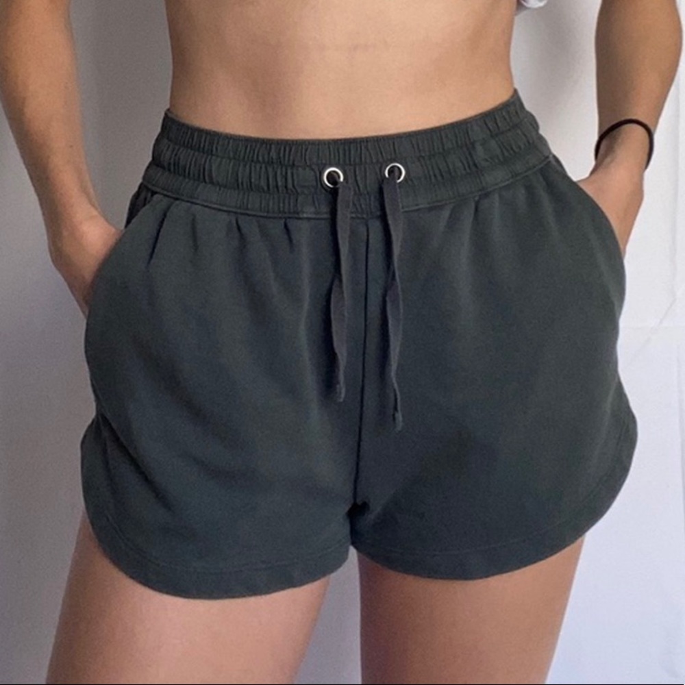 Drawstring army H&M shorts with pockets
